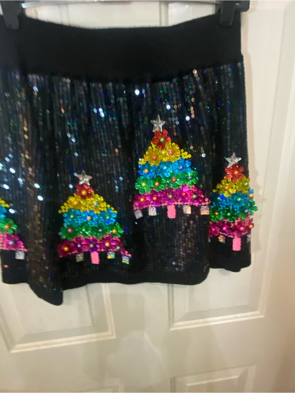 QUEEN OF SPARKLES Black Sequin Mini Skirt with Rainbow Tree Embellishments NWOT - Picture 2 of 2